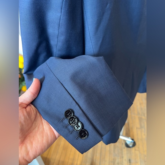 Navy Men’s Suit - Picture 2 of 9